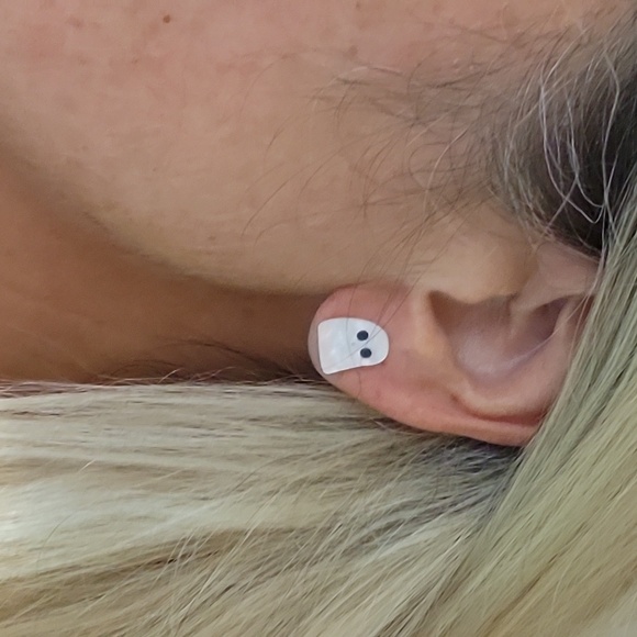 PEARLY GHOST STUD EARRINGS - Picture 3 of 6